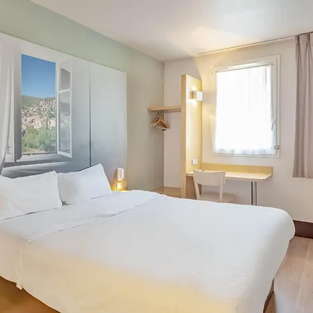 B&B Hotel Brignoles ホテル 2*